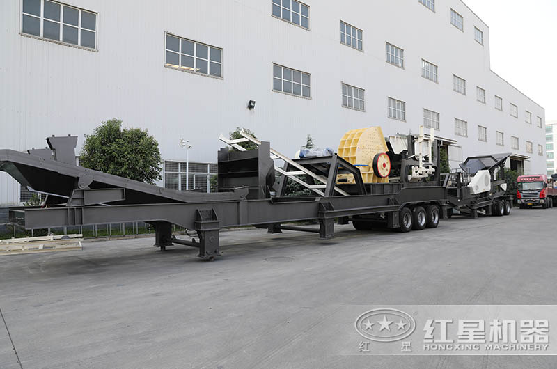 移動(dòng)錘式破碎機(jī)展示一角